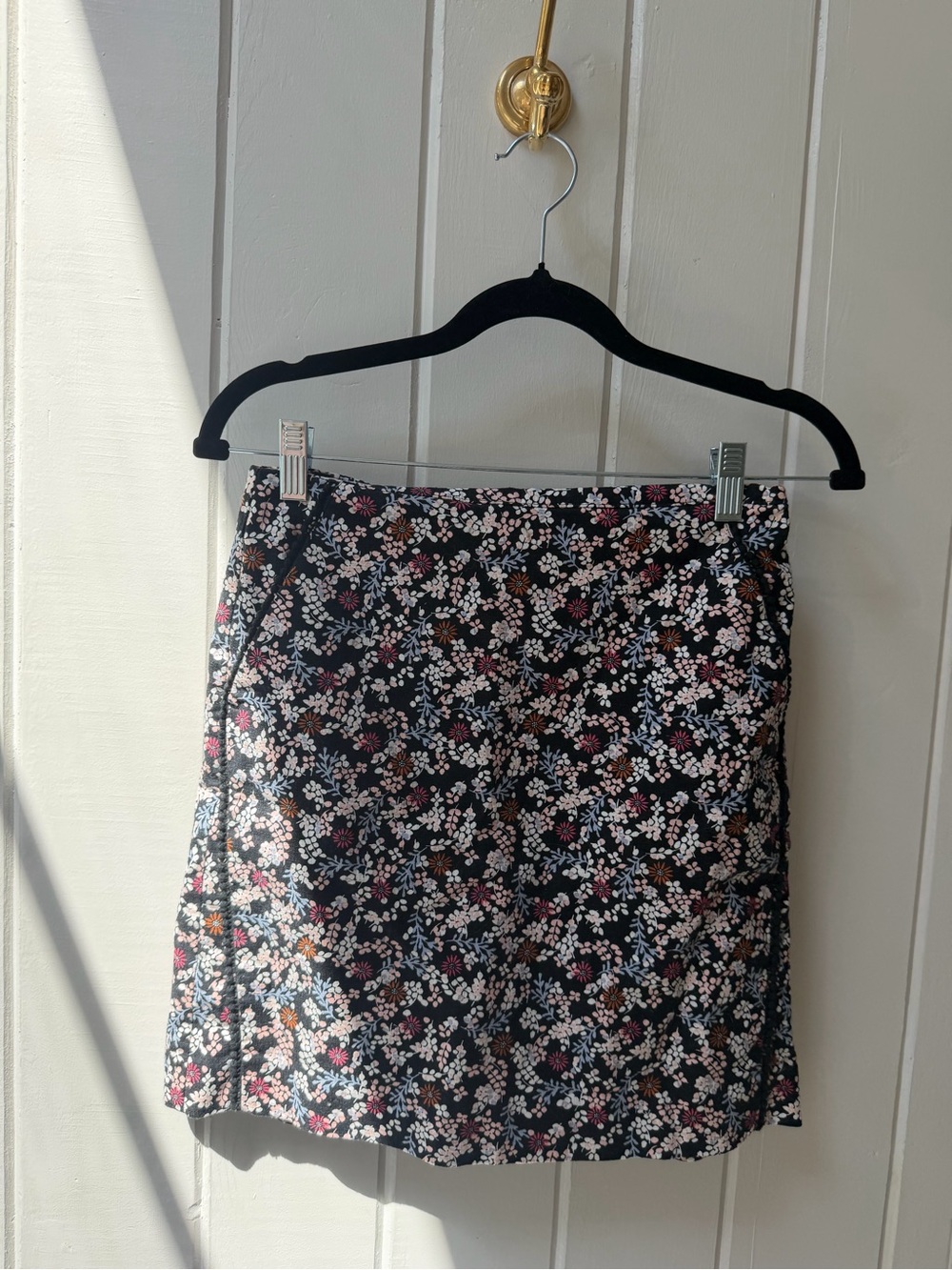 LOFT Black Mini Skirt with Pink & Blue Floral Print w/ Pockets